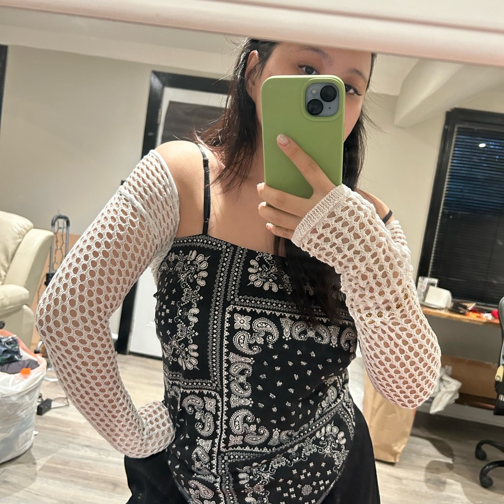 hollow out crop outerwear in white